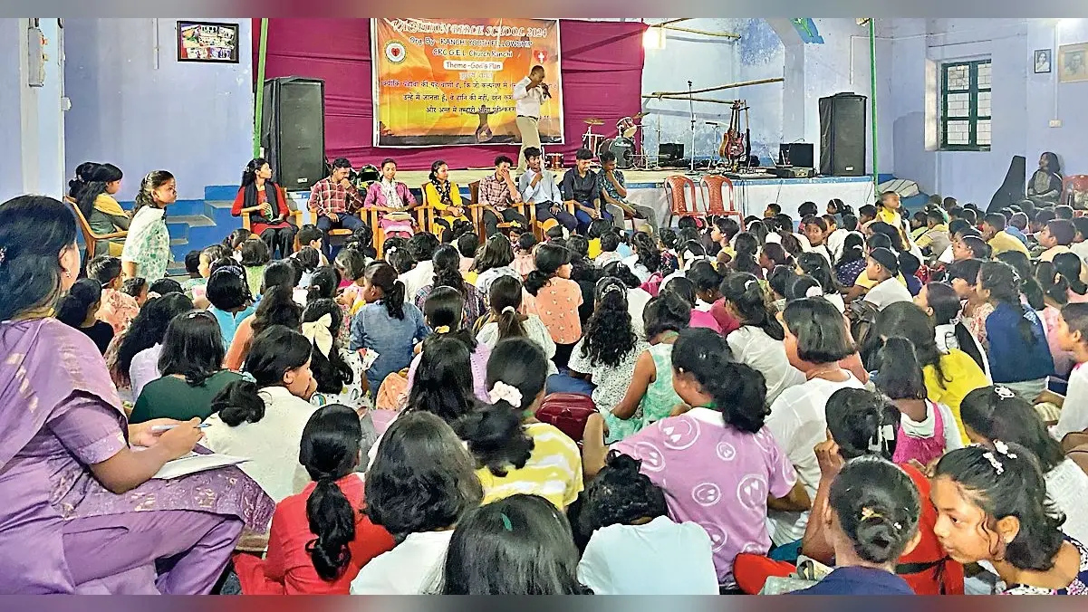अवकाशकालीन बाइबल स्कूल में वचन लिखो और स्टोरी टेलिंग प्रतियोगिता