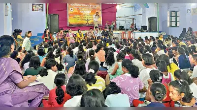 अवकाशकालीन बाइबल स्कूल में वचन लिखो और स्टोरी टेलिंग प्रतियोगिता