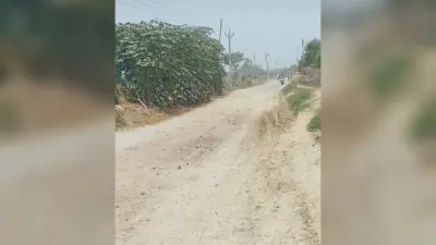 बरसात से पहले ही बनने लगे हैं गड्ढे