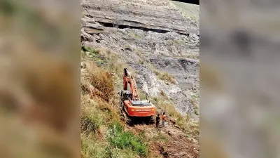 खदानों से कोयला चोरी के लिए बनी सुरंगों को इसीएल ने पाटा