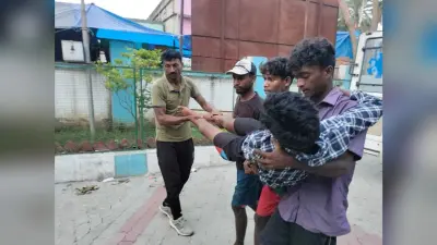 हादसा ::बाराती लेकर जा रहा टेंपो पलटा, दो लोग घायल