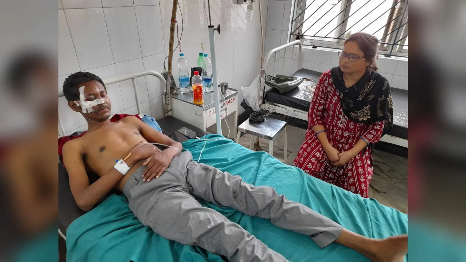 दो बाइक की टक्कर में मतदान कर्मी घायल, भर्ती