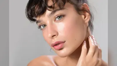 Glowing Skin Tips: गर्मी में चाहती हैं कि स्किन करें ग्लो तो ब्यूटी एक्सपर्ट से जानिए घरेलू नुस्खे