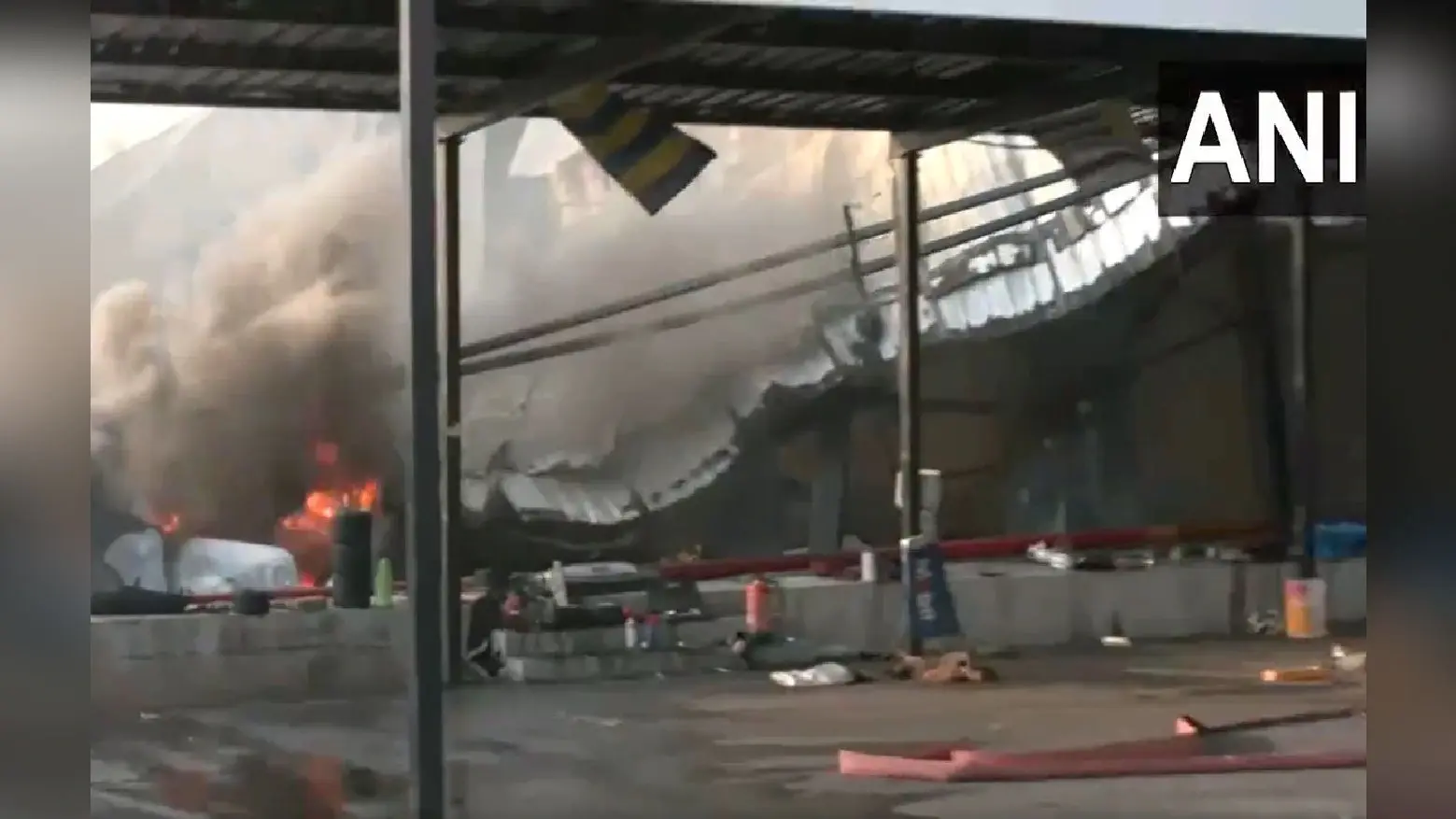 Gujarat Fire: गुजरात में ‘गेमिंग जोन’ में लगी भीषण आग, बच्चों समेत 20 लोगों की मौत, पीएम मोदी ने जताया दुख