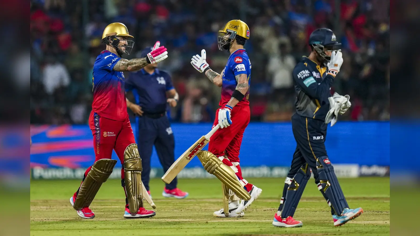 RCB vs GT, IPL 2024: आरसीबी ने गुजरात को 4 विकेट से रौंदा, विराट और डुप्लेसी की शानदार पारी