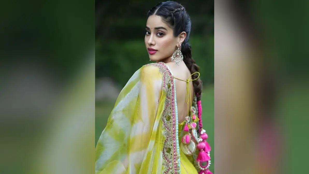 Mr and Mrs Mahi: नो धोनी ना कोहली, इस क्रिक���टर की फैन हैं जान्हवी कपूर, नाम जान हो जाएंगे खुश