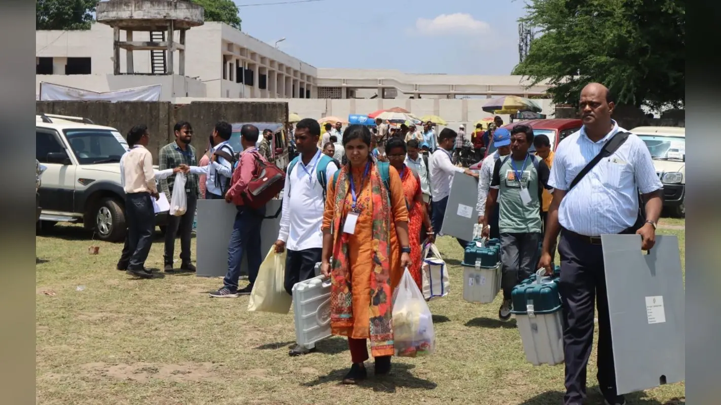 बोकारो में बोले मतदानकर्मी और पदाधिकारी- हम हैं तैयार, आपका है इंतजार, टुंडी में मतदानकर्मी बेहोश