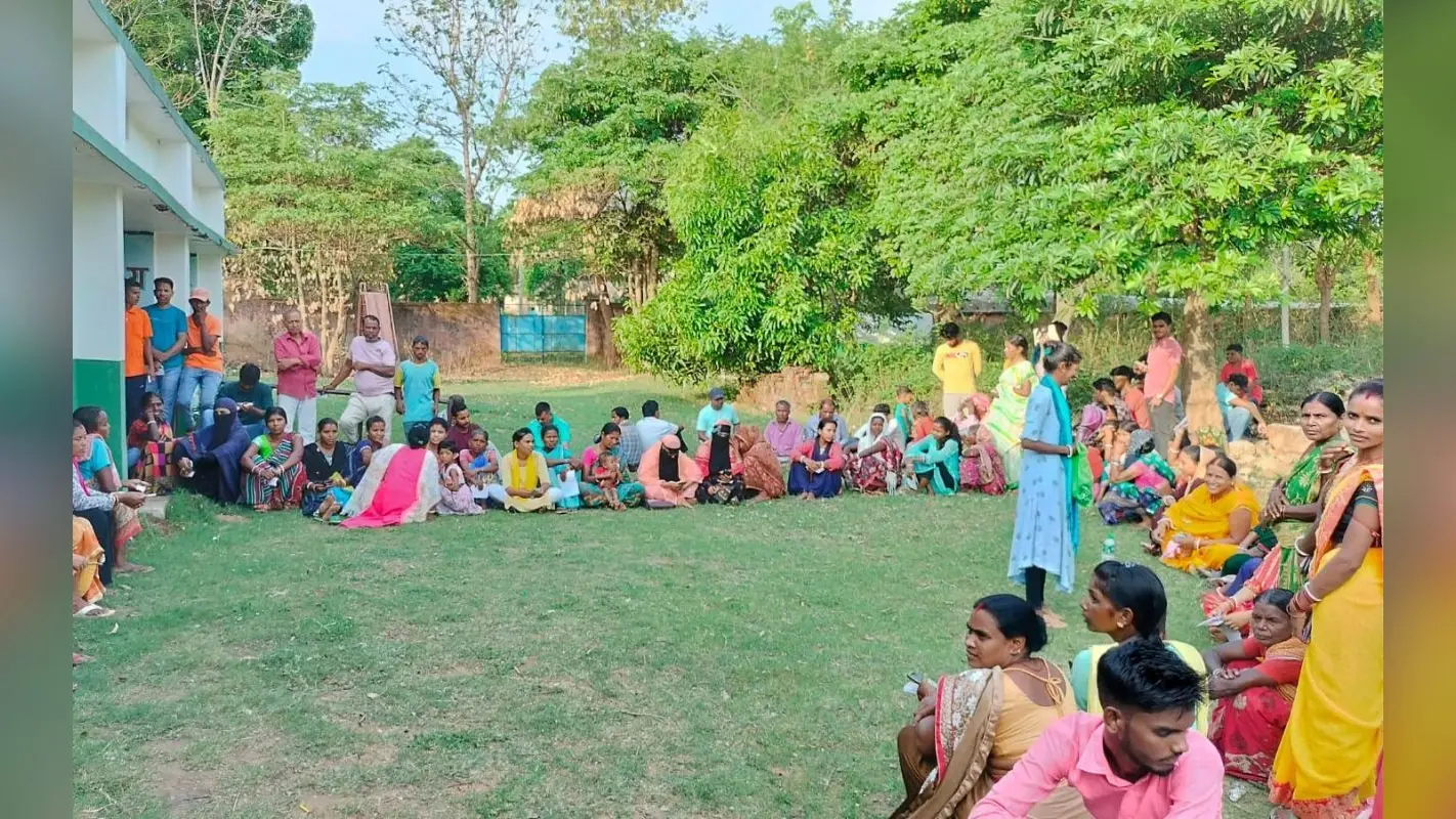 Lok Sabha Election 2024 Phase six Voting PHOTOS: रांची, धनबाद में लोकतंत्र के महापर्व का उत्साह चरम पर, सुबह से ही लाइन में लगे लोग
