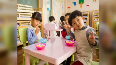 Parenting Tips: अपने बच्चे की हर जरूरत पूरी कर कहीं आप उसे बिगाड़ तो नहीं रहे?