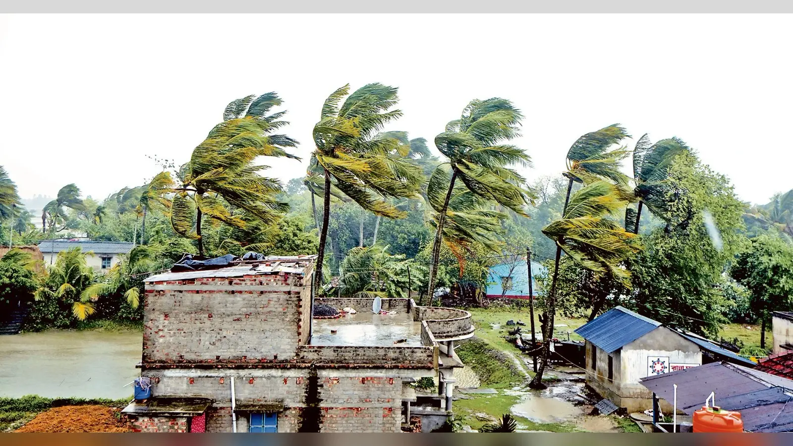 ‘रेमाल’ का असर दिखा खड़गपुर में बादल व बारिश से आतंकित रहे लोग