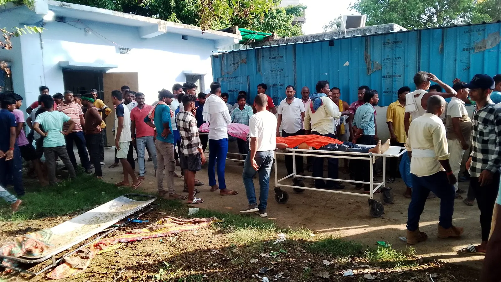 नवादा में सड़क हादसा, आंख की जांच कराकर घर लौट रहे नाना-नाती की मौत