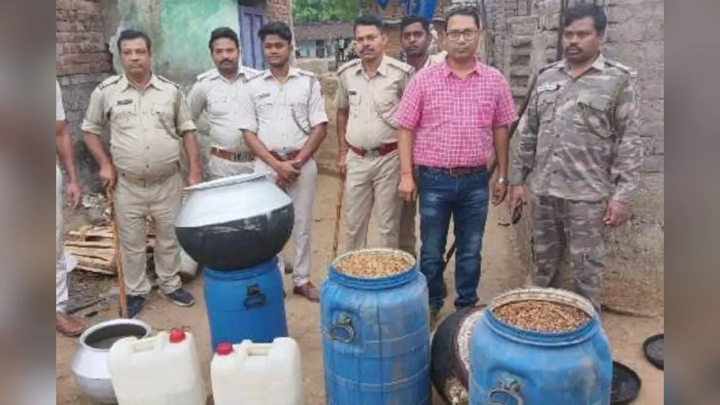 सिमडेगा: 2 क्विंटल जावा महुआ जब्त, झारखंड और ओडिशा उत्पाद विभाग की संयुक्त कार्रवाई में मिली बड़ी सफलता