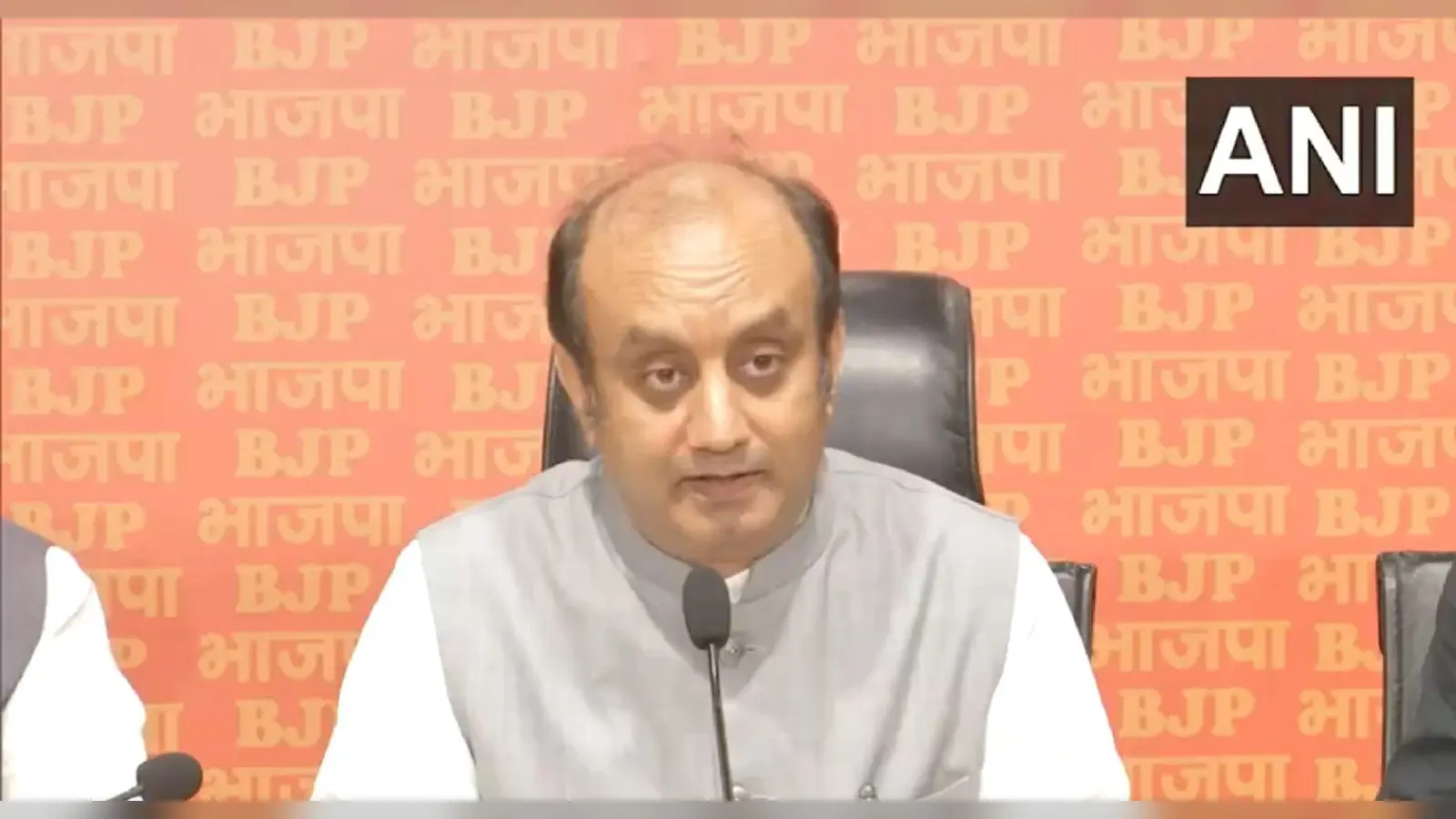BJP: ईमानदारी की बात कर भ्रष्टाचार में डूबी आप की साख सबसे निचले स्तर पर
