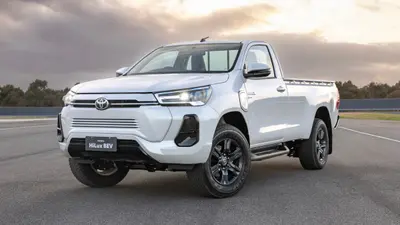 Toyota की कार खरीदने का सबसे सुनहरा मौका, मिल रही है 5 लाख रुपये तक की छूट