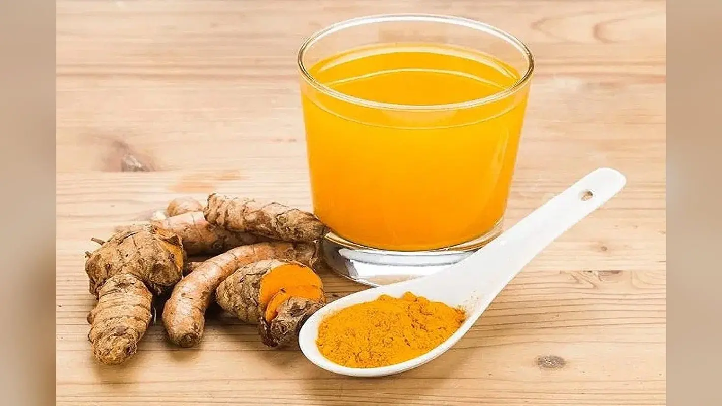 Turmeric: हल्दी वाला पानी पीने के 5 सबसे बड़े और अद्भुत फायदे