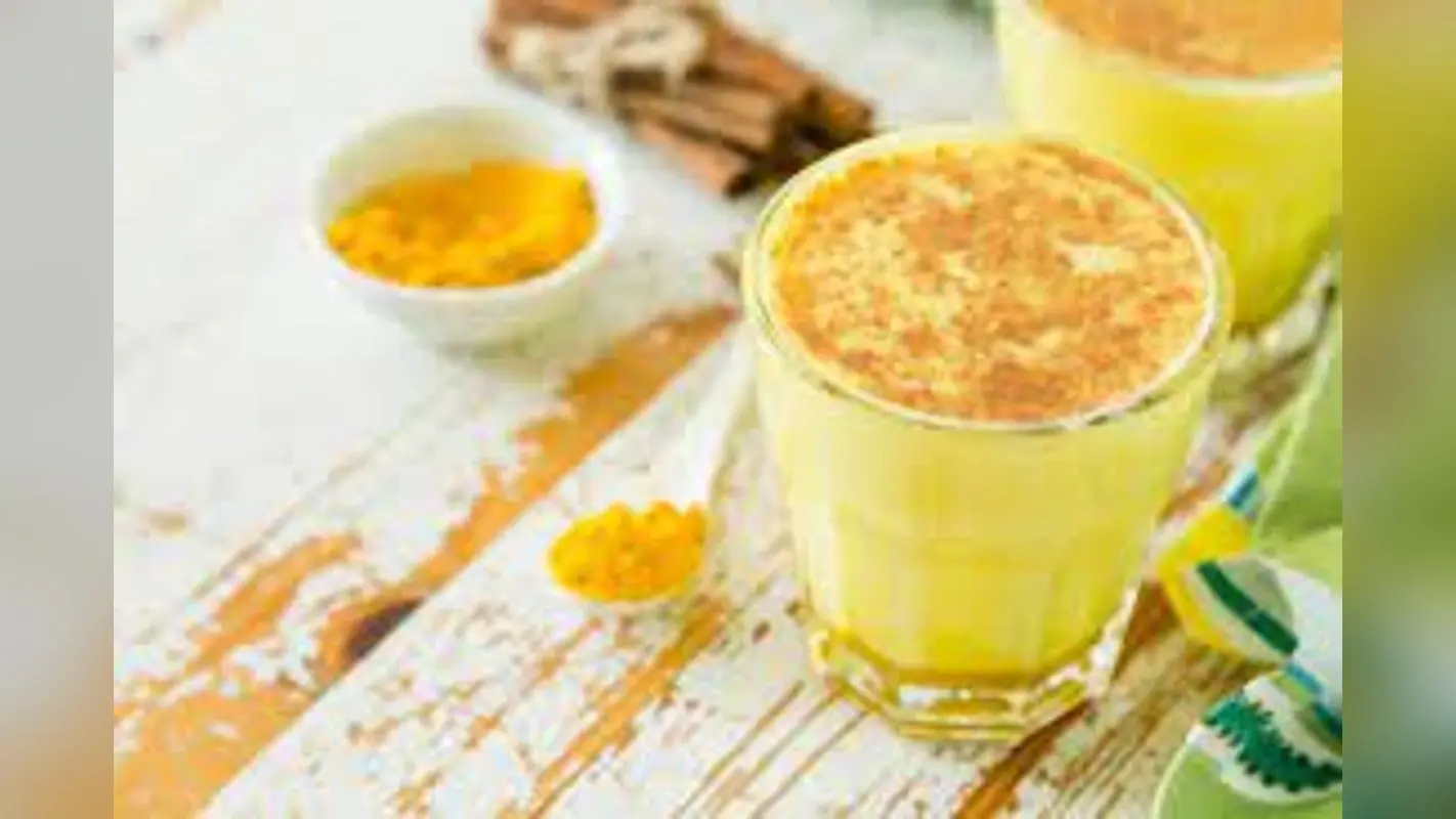 Turmeric Milk Side Effects: इन लोगों को नहीं पीना चाहिए हल्दी वाला दूध, जानिए पूरी डिटेल
