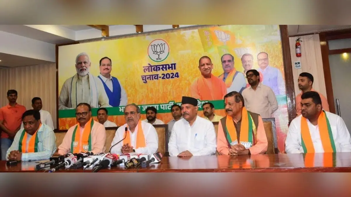 UP News: पूर्व आईपीएस प्रेम प्रकाश ने बीजेपी का दामन थामा, सपा-बसपा पर साधा निशाना