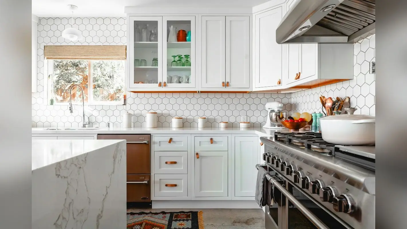 Vastu Tips: रसोई में भूलकर भी न गिरने दें ये चीजें, माना जाता है अशुभ