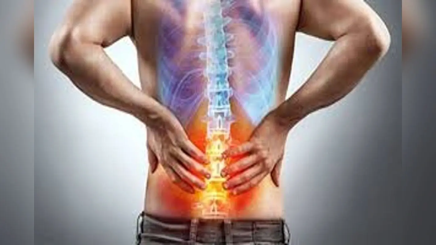 Vitamin D Deficiency Symptoms: इस विटामिन की कमी से होता है कमर दर्द, जानें क्या खाएं, एक्सपर्ट से