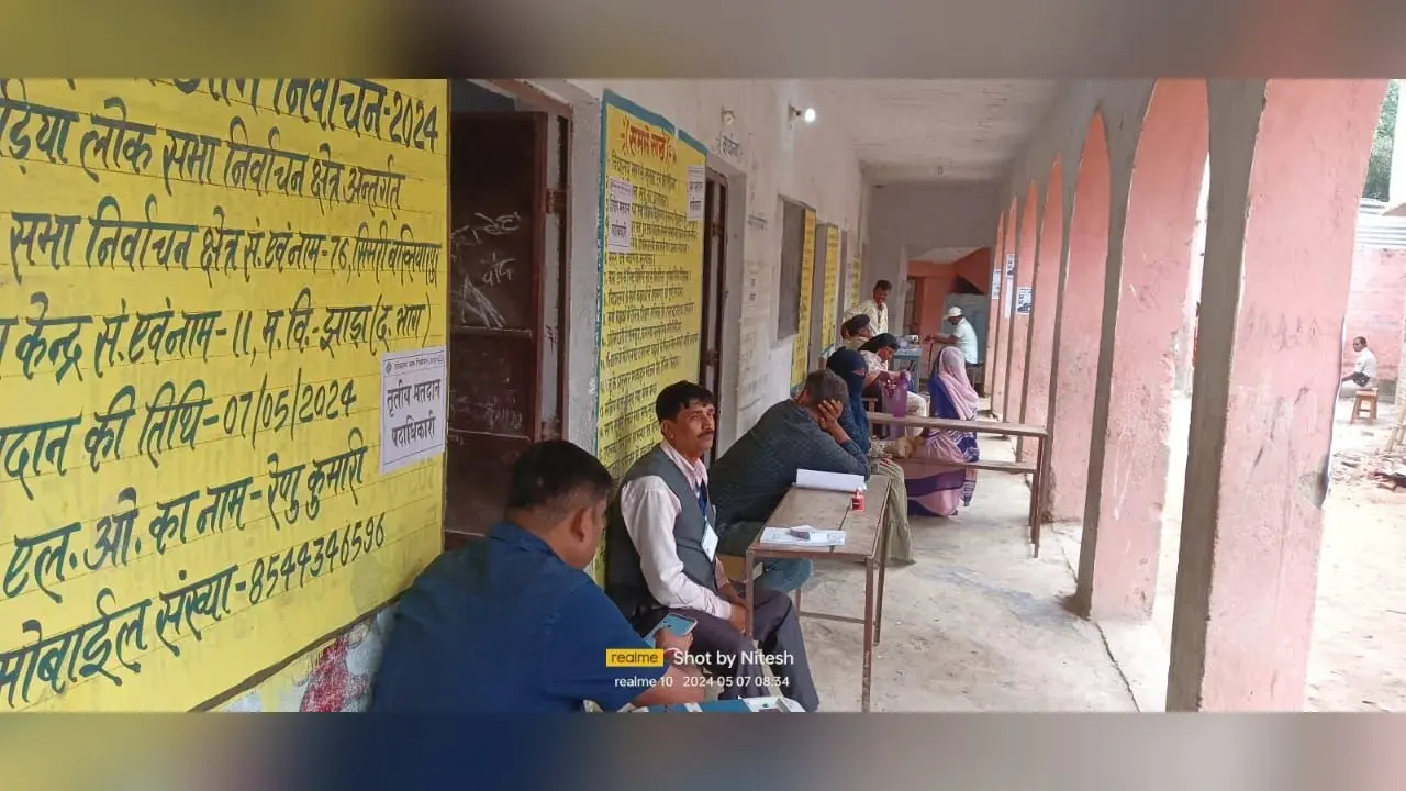 बिहार में ग्रामीणों ने झड़प के दौरान EVM तोड़ा, वोट बहिष्कार के फैसले ने भी कई जगह प्रशासन के पसीने छुड़ाए
