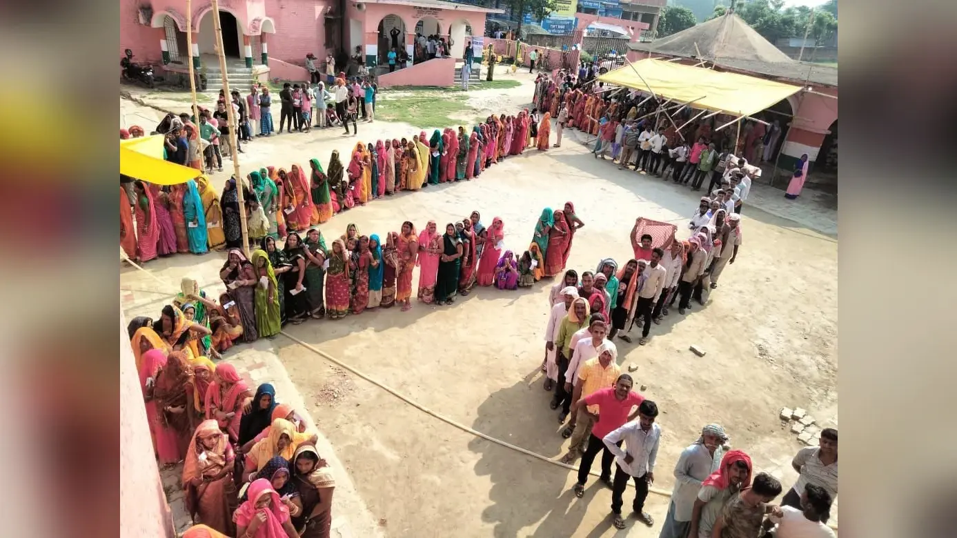 Bihar 6th Phase Voting LIVE: बिहार की 8 सीटों पर मतदान का जानिए ताजा अपडेट, देखिए तस्वीरें..