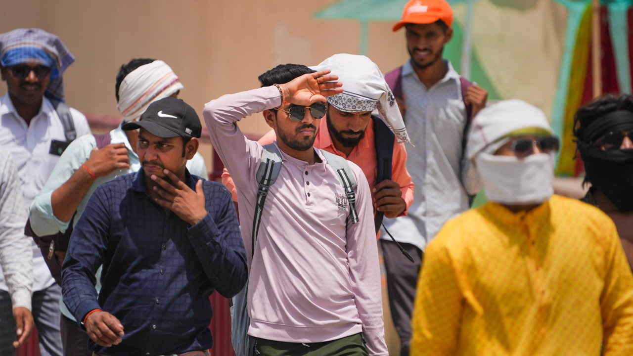 Bihar weather: प्रचंड गर्मी और तेज धूप से किसान परेशान, फसल सूखने के कगार पर