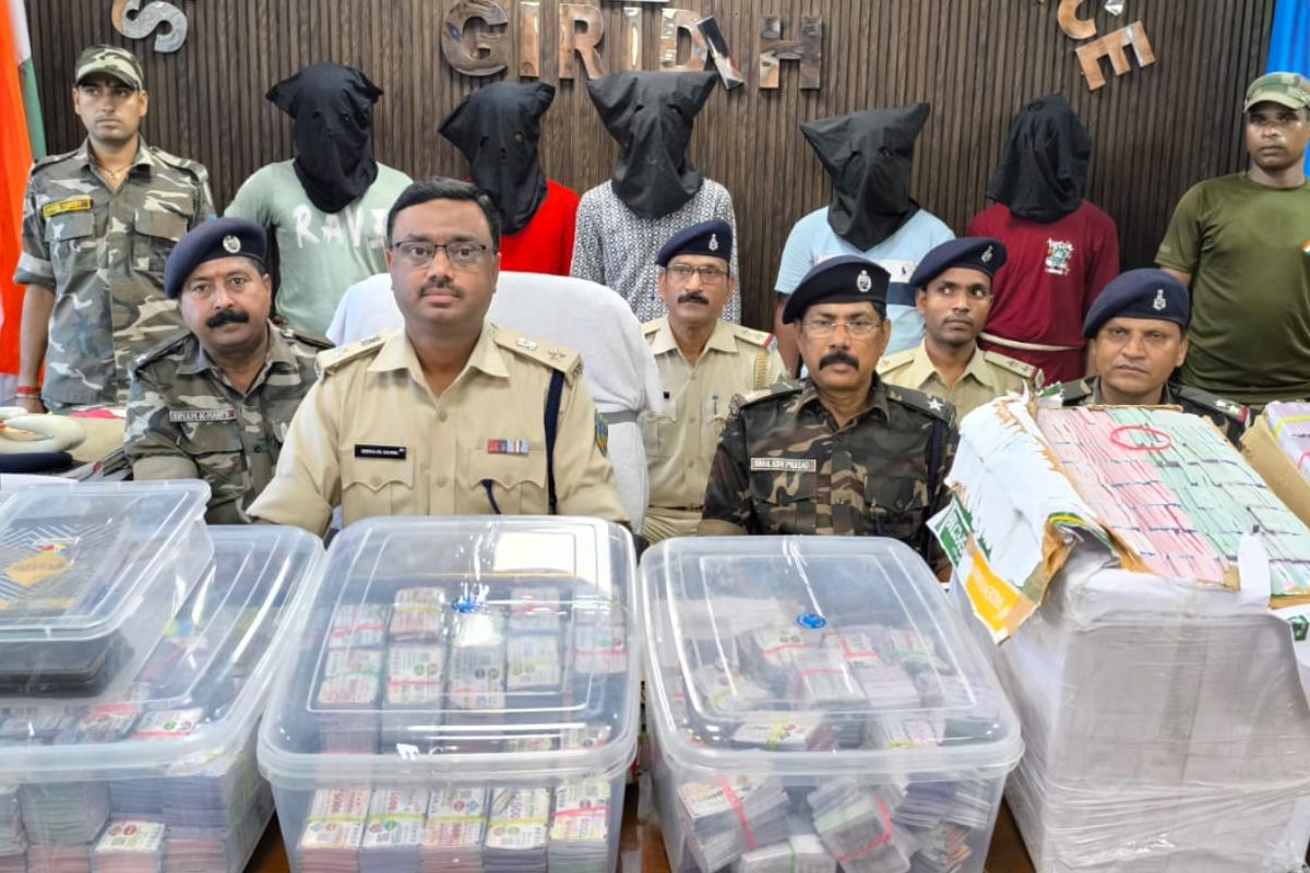 Jharkhand Crime: गिरिडीह पुलिस की बड़ी कार्रवाई, 15 लाख के अवैध लॉटरी टिकट के साथ पांच गिरफ्तार