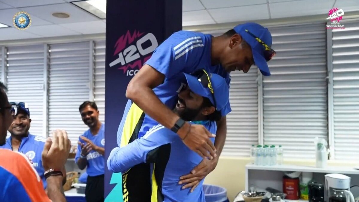 T20 World cup 2024 : रविंद्र जडेजा क्यों राहुल द्रविड़ को गोद में उठाकर झूमे, ड्रेसिंग रूम का Video वायरल