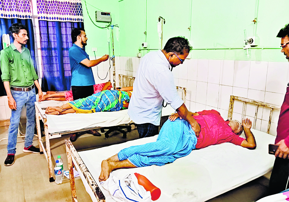 महनार में हीटवेव से पीड़ित एक ही परिवार के पांच लोग समेत आधा दर्जन मरीज सीएचसी में भर्ती