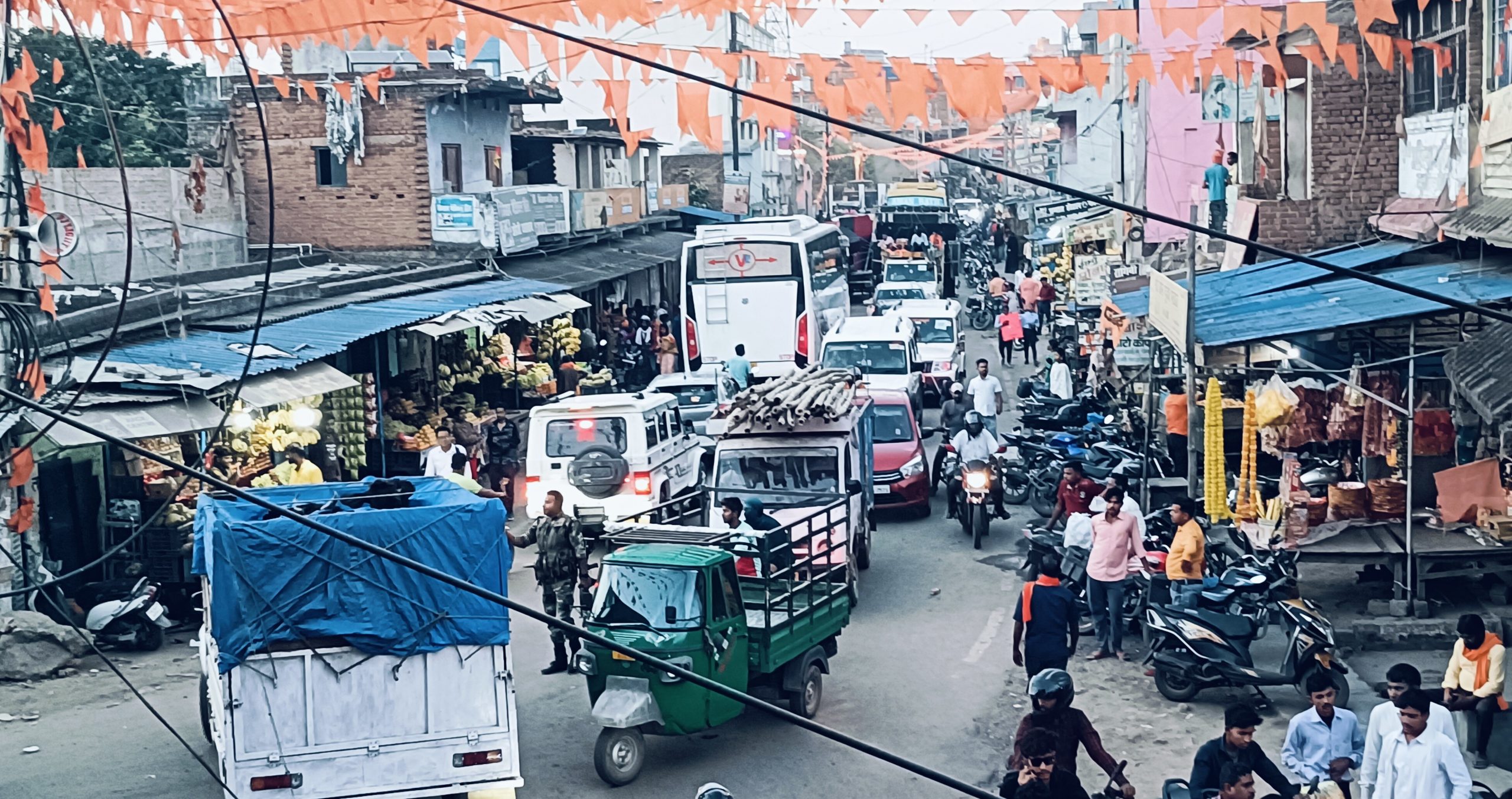 बड़कागांव में प्रेशर हॉर्न के शोर से जनता परेशानमनमाने तरीके से हॉर्न बजाते हैं छोटे बड़े वाहन