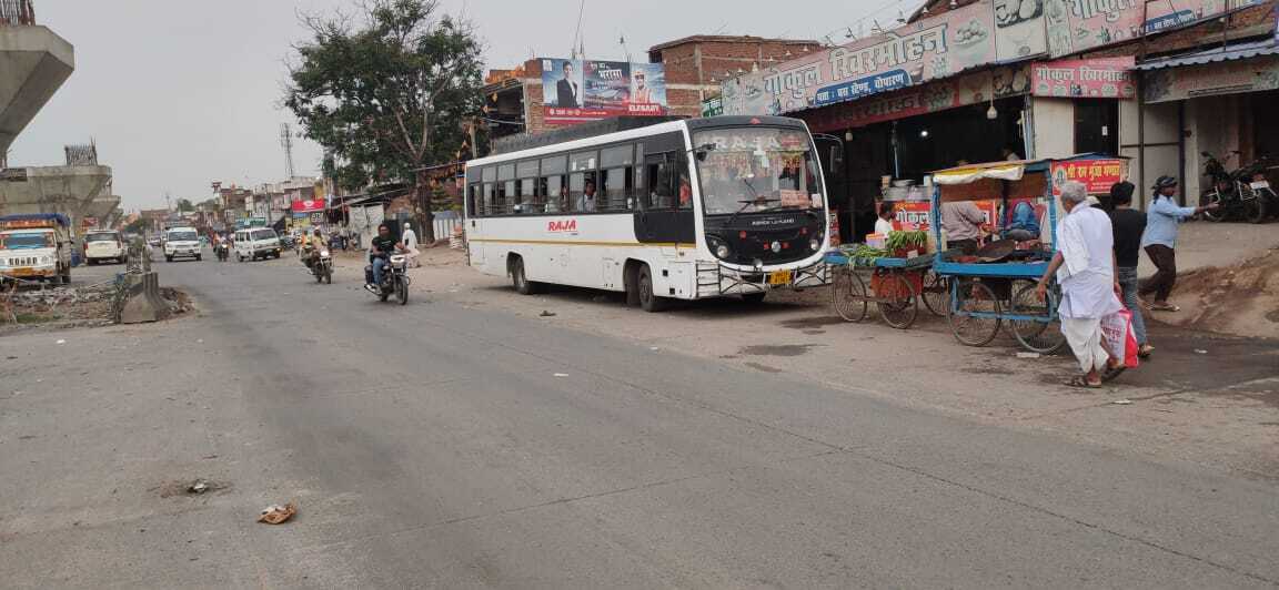 चौपारण में संसाधन विहीन है बस पड़ाव