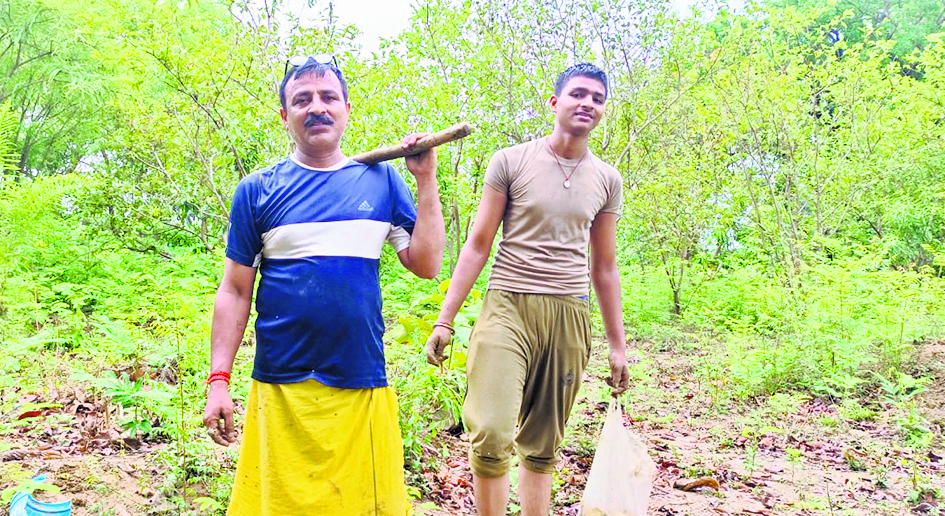 पर्यावरण बचाने का संदेश दे रहे है संजय
