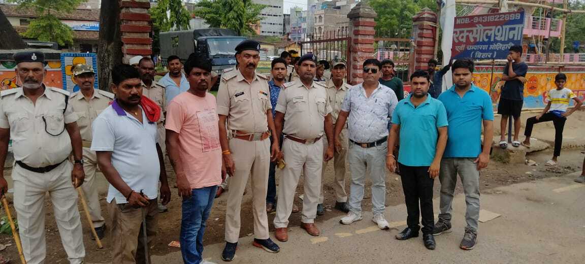 मेन रोड में चलाया गया अतिक्रमण हटाओ अभियान