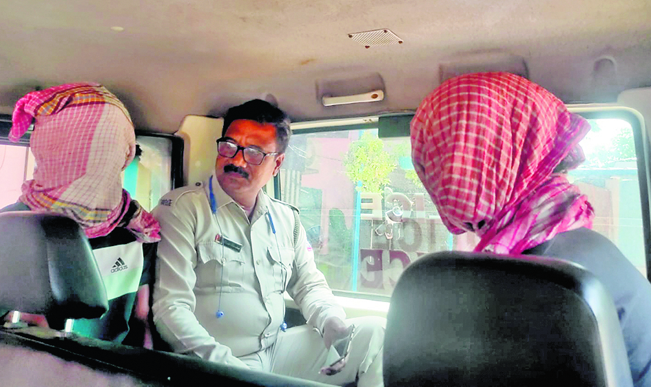 सालानपुर के बनजेमारी से फेंसिडील संग दो गिरफ्तार