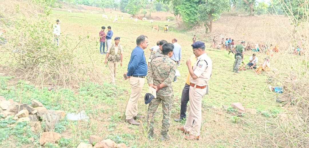 दुष्कर्म के बाद हत्या की आशंका, कब्र से निकाला गया नाबालिग का शव