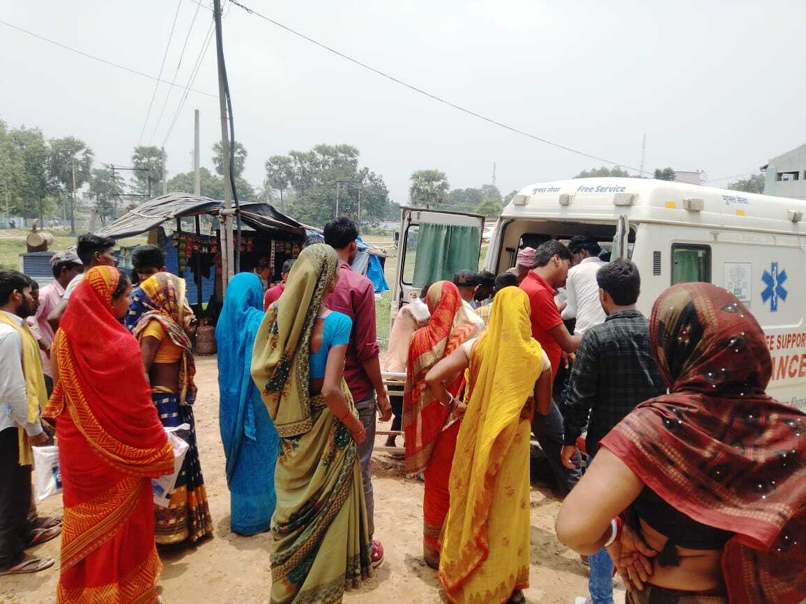 तेज रफ्तार बाइक सवार युवक सड़क हादसे का शिकार, जख्मी