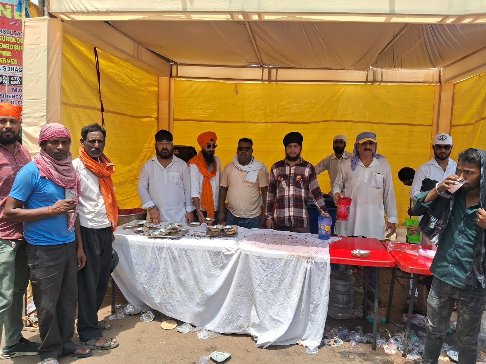 अर्जुनदेव जी के शहादत दिवस पर प्रसाद किया वितरण