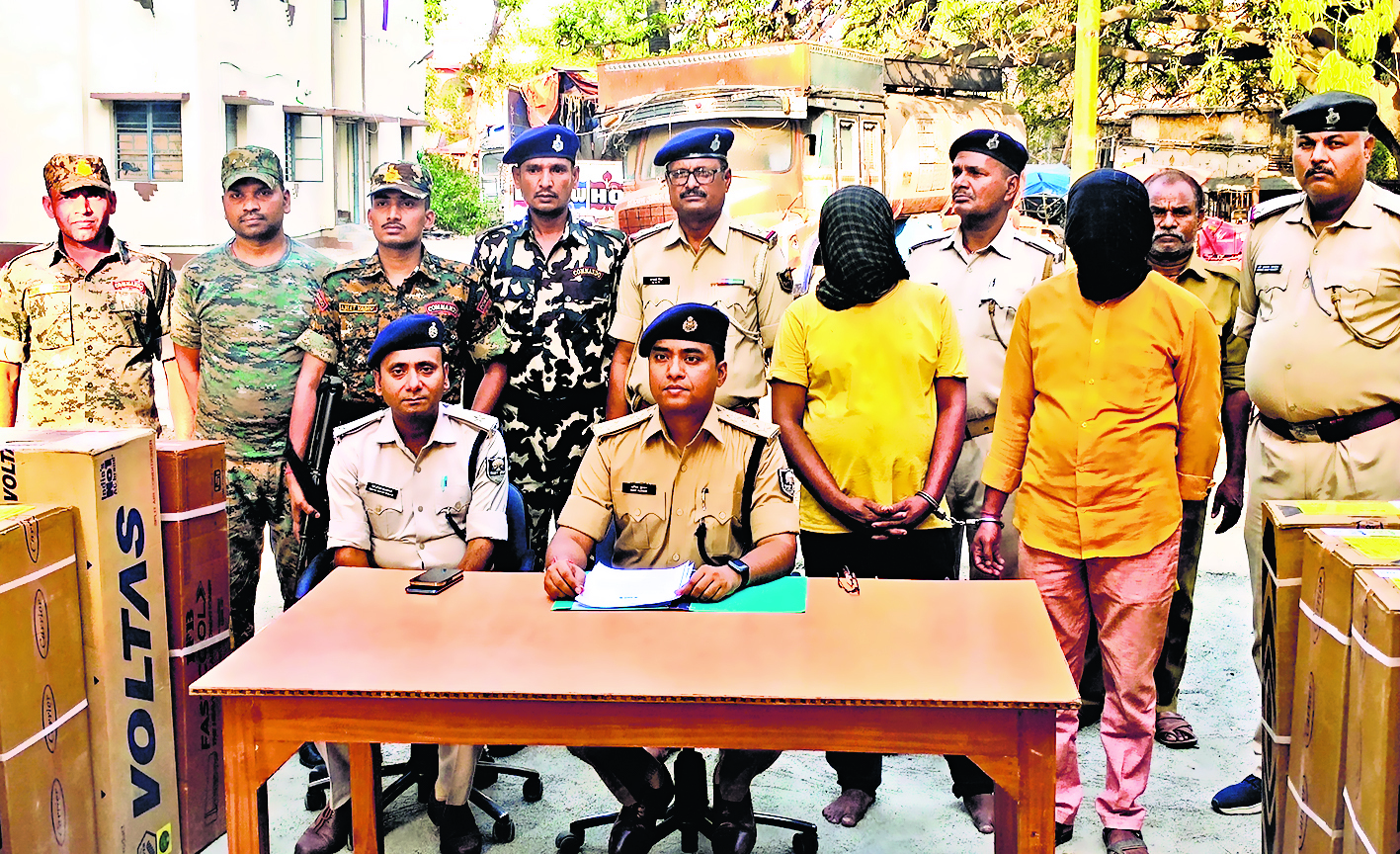 दो गिरफ्तार, 14 एसी बरामद, एक ट्रक जब्त
