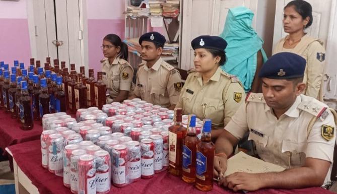 बिरौली बाजार में 75 लीटर शराब जब्त, महिला गिरफ्तार, पति फरार