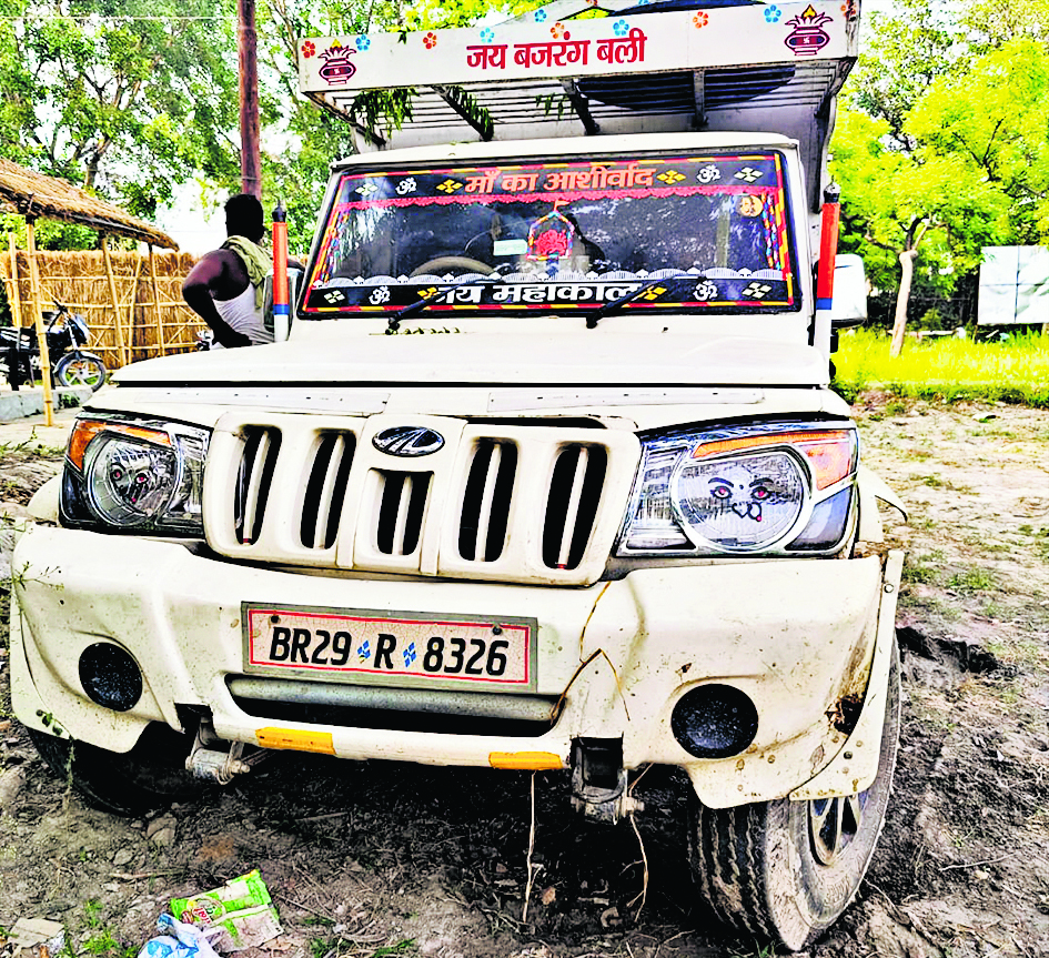 ट्रक व पिकअप से 36 मवेशी बरामद, एक गाय की मौत, लोगों में आक्रोश