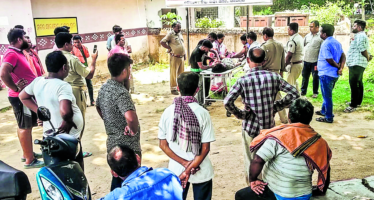 राउरकेला : घरेलू विवाद में पत्नी की गला घोंट कर हत्या के बाद दफनाया शव