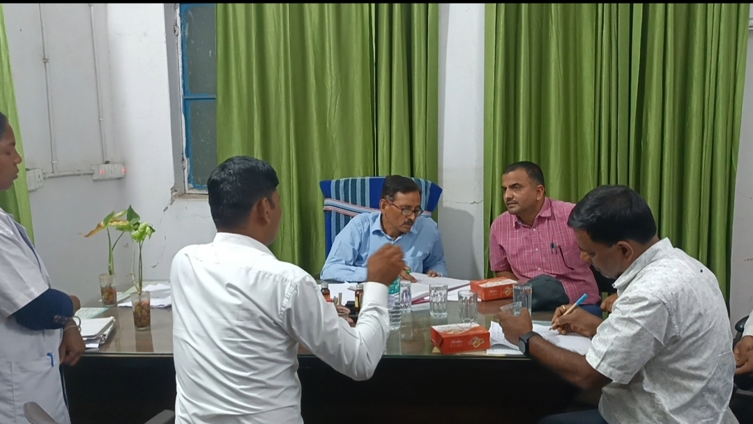 लापरवाह सीएचसी प्रभारी व जीएनएम का स्थानांतरण