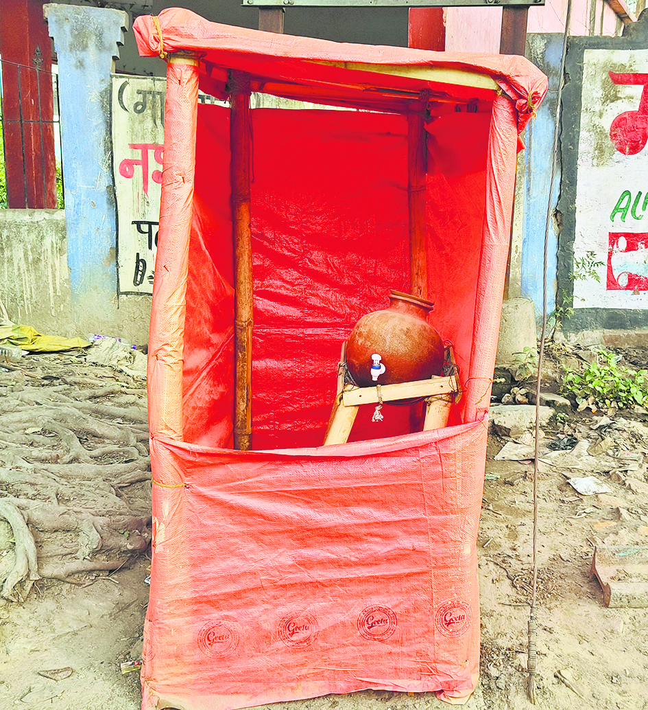 कहीं प्याऊ पर मटके नहीं, तो कहीं मटके में पानी नहीं