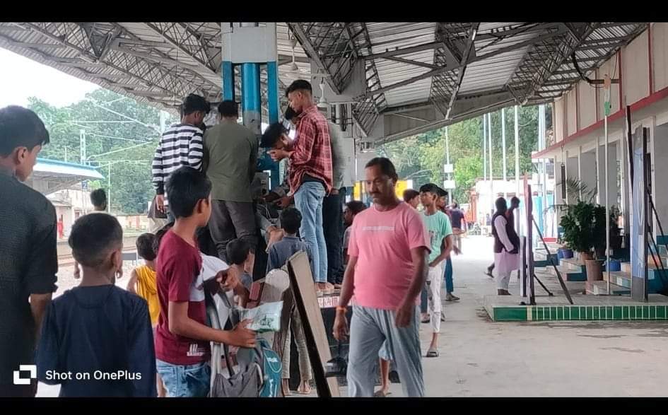 बारिश व तेज हवा के कारण विद्युत आपूर्ति बाधित, अंधेरे में जीने को विवश लोग