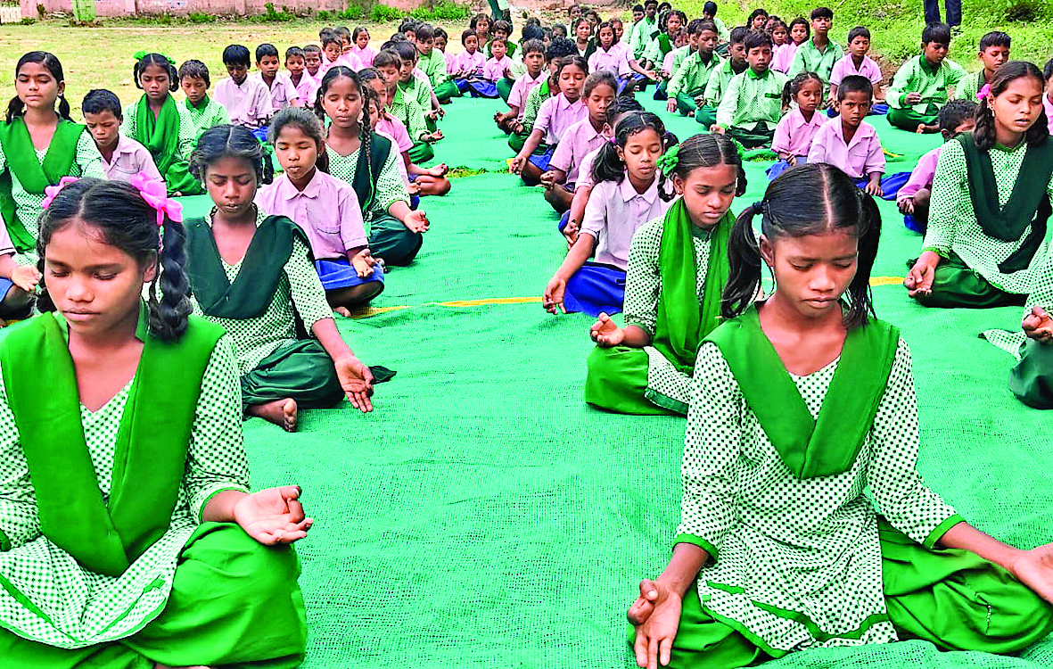 उषा मार्टिन ने चलाया गांवों में योग और पर्यावरण अभियान