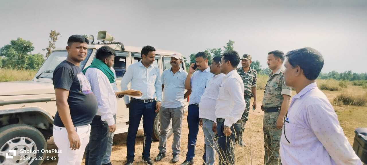 नावाडीह में आवासीय विद्यालय निर्माण को ले स्थल का निरीक्षण