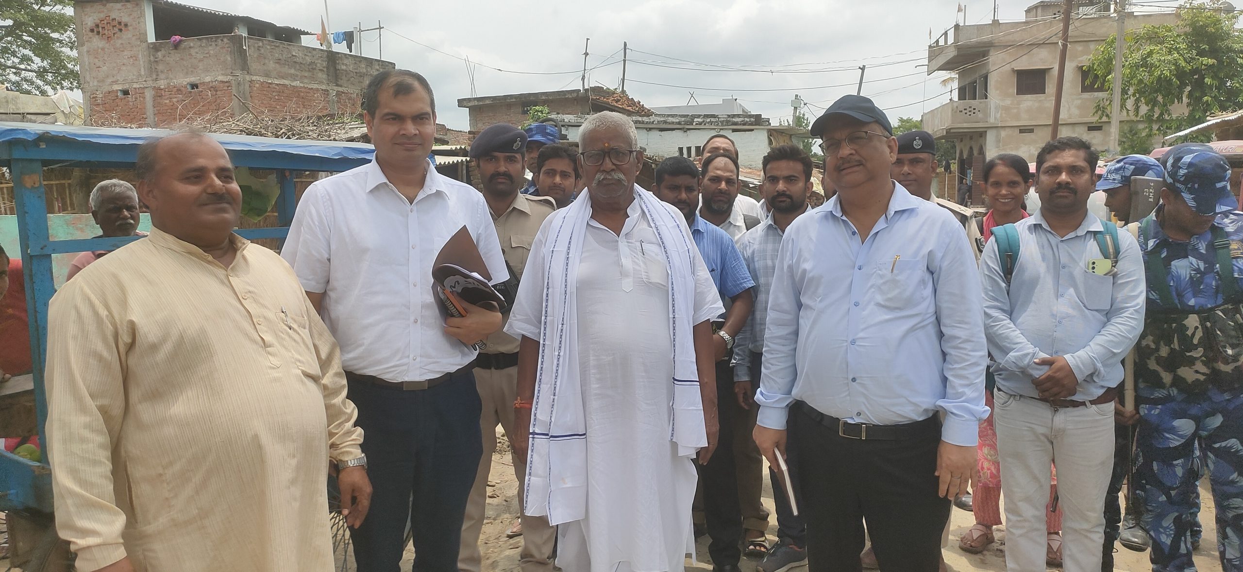 योजना का बोर्ड नहीं देख बिफरे अपर मुख्य सचिव