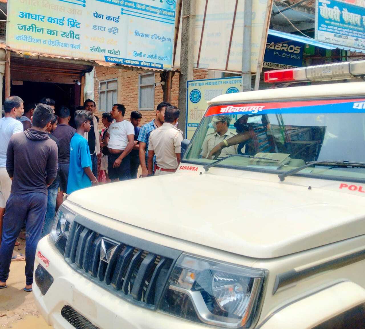 ऑनलाइन की दुकान में घुसकर बदमाशों ने की तोड़फोड़, मांगी रंगदारी