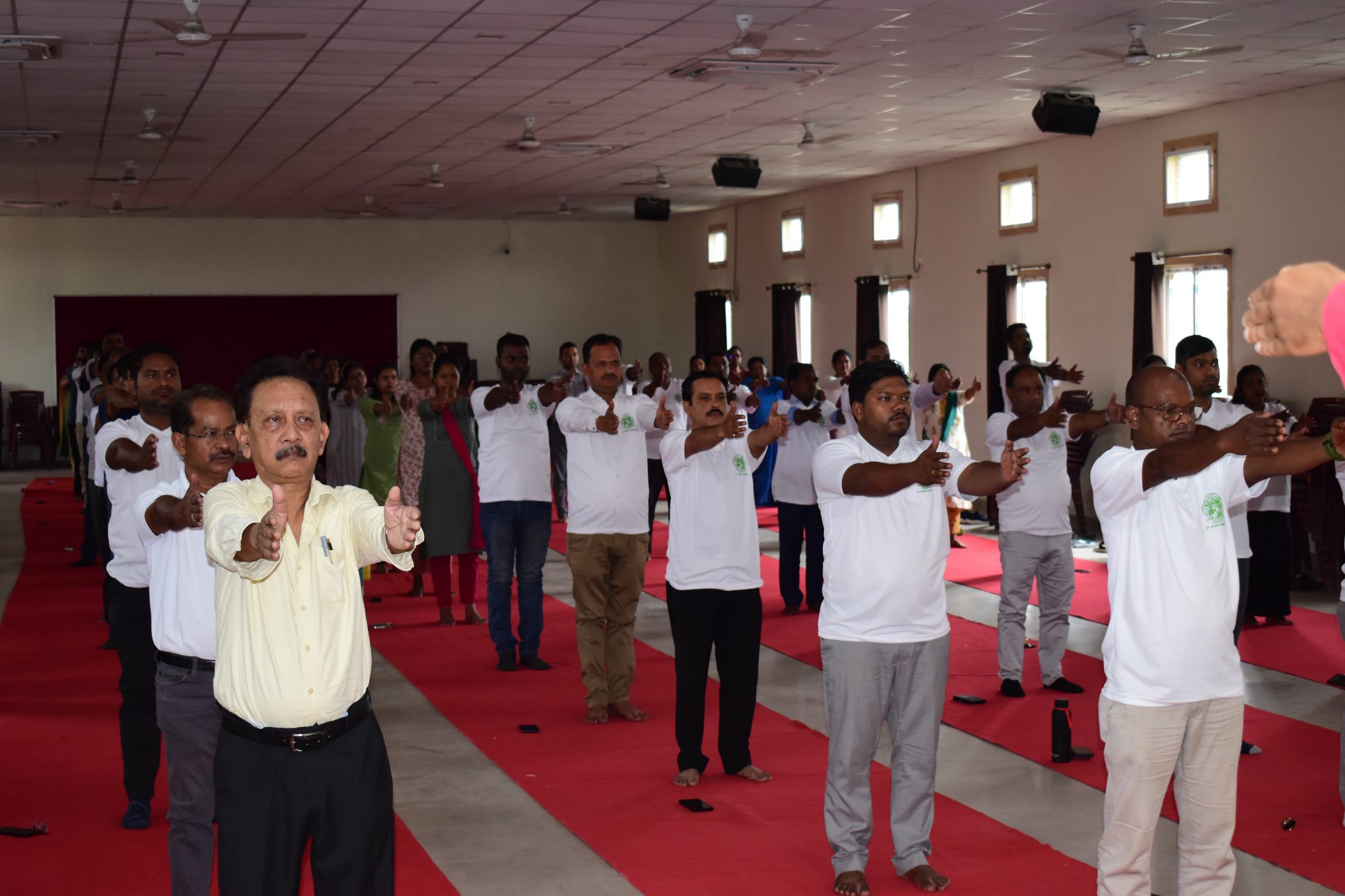 शिक्षण संस्थानों में कराया गया योग, शिक्षक-विद्यार्थी हुए शामिल