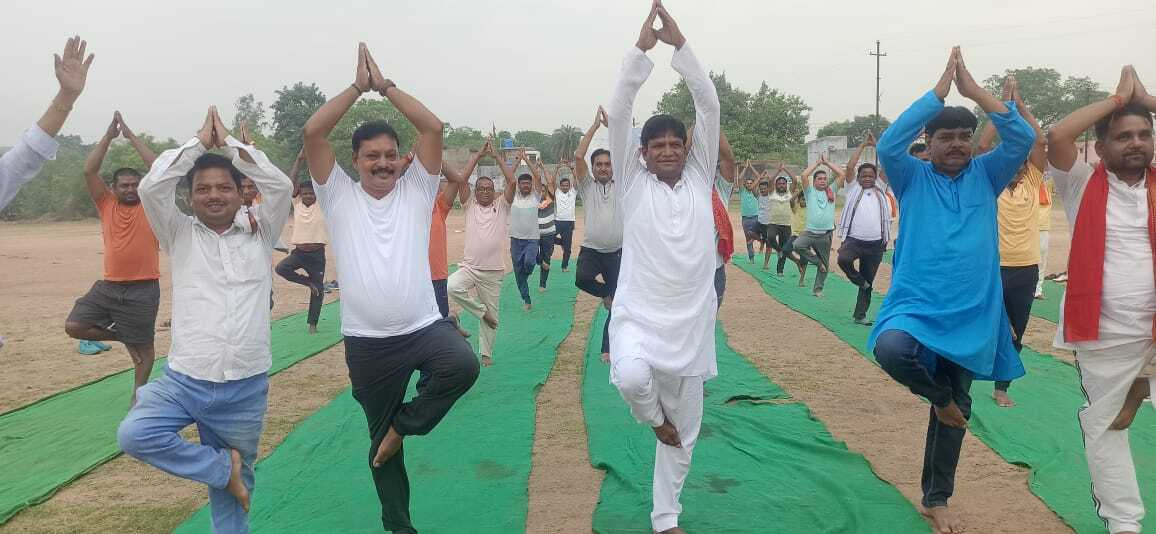 कतरास में विभिन्न संस्थानों-संगठनों ने मनाया योग दिवस